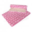 Oryginalne legowisko Vetfleece - Vet Dry Bed - antypoślizgowe, kolor różowy w białe łapki